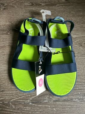 NWT Kids Size 4 Art Class Green and Blue Sandals